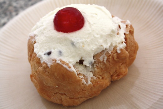 zeppole cannoli-cream.jpg